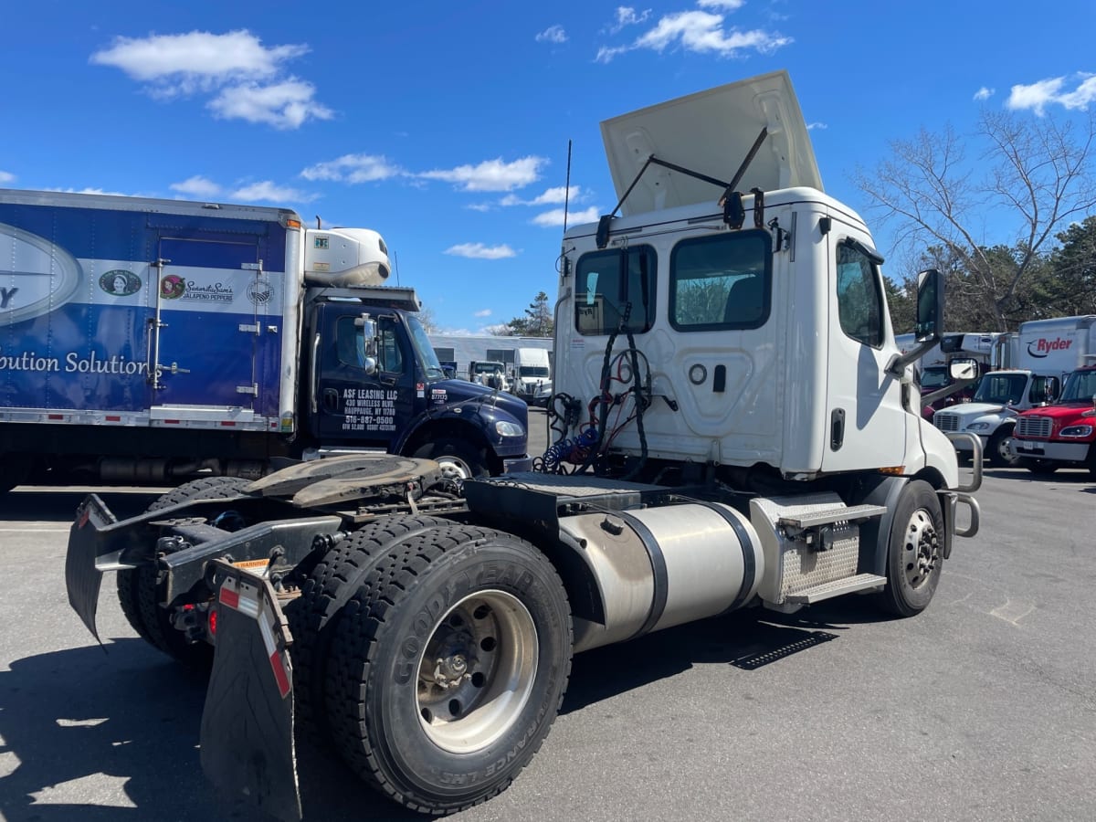 2019 Freightliner/Mercedes NEW CASCADIA 116 270084