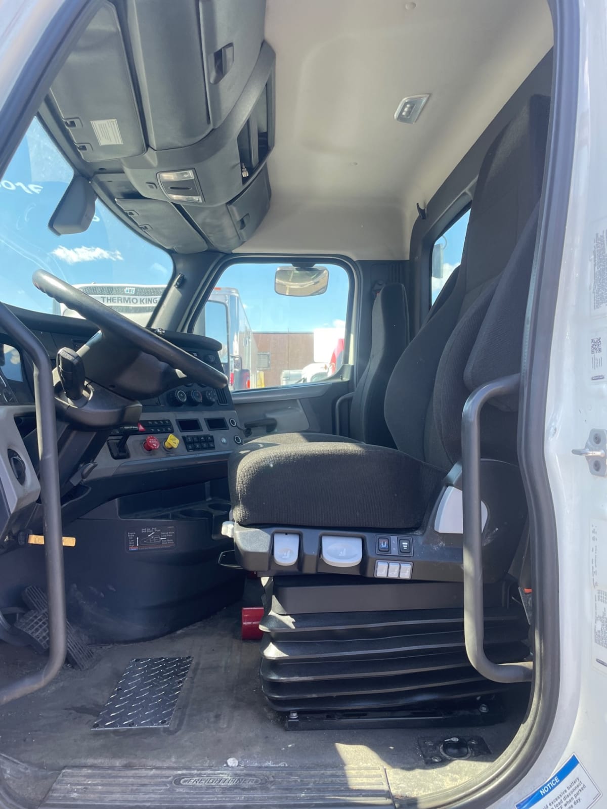 2019 Freightliner/Mercedes NEW CASCADIA 116 270084