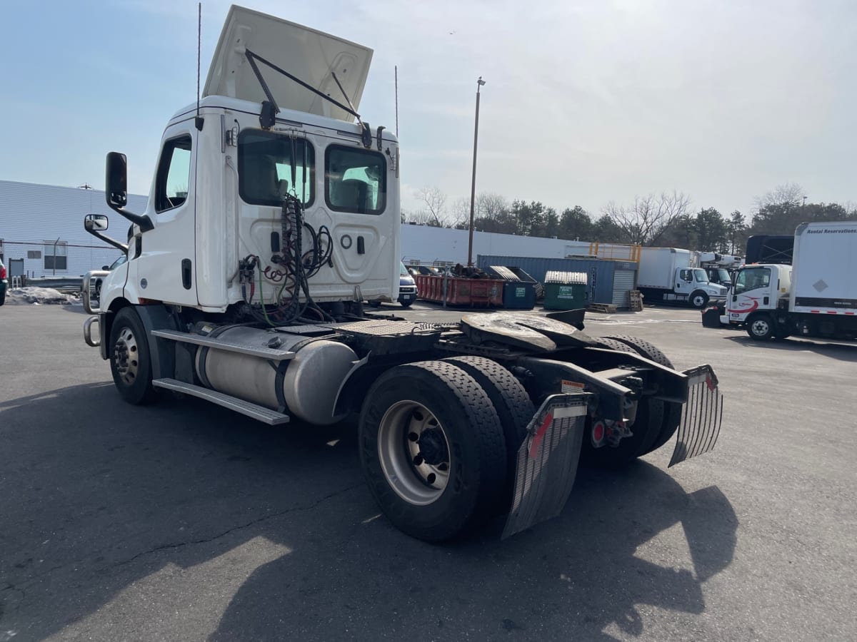 2019 Freightliner/Mercedes NEW CASCADIA 116 270085