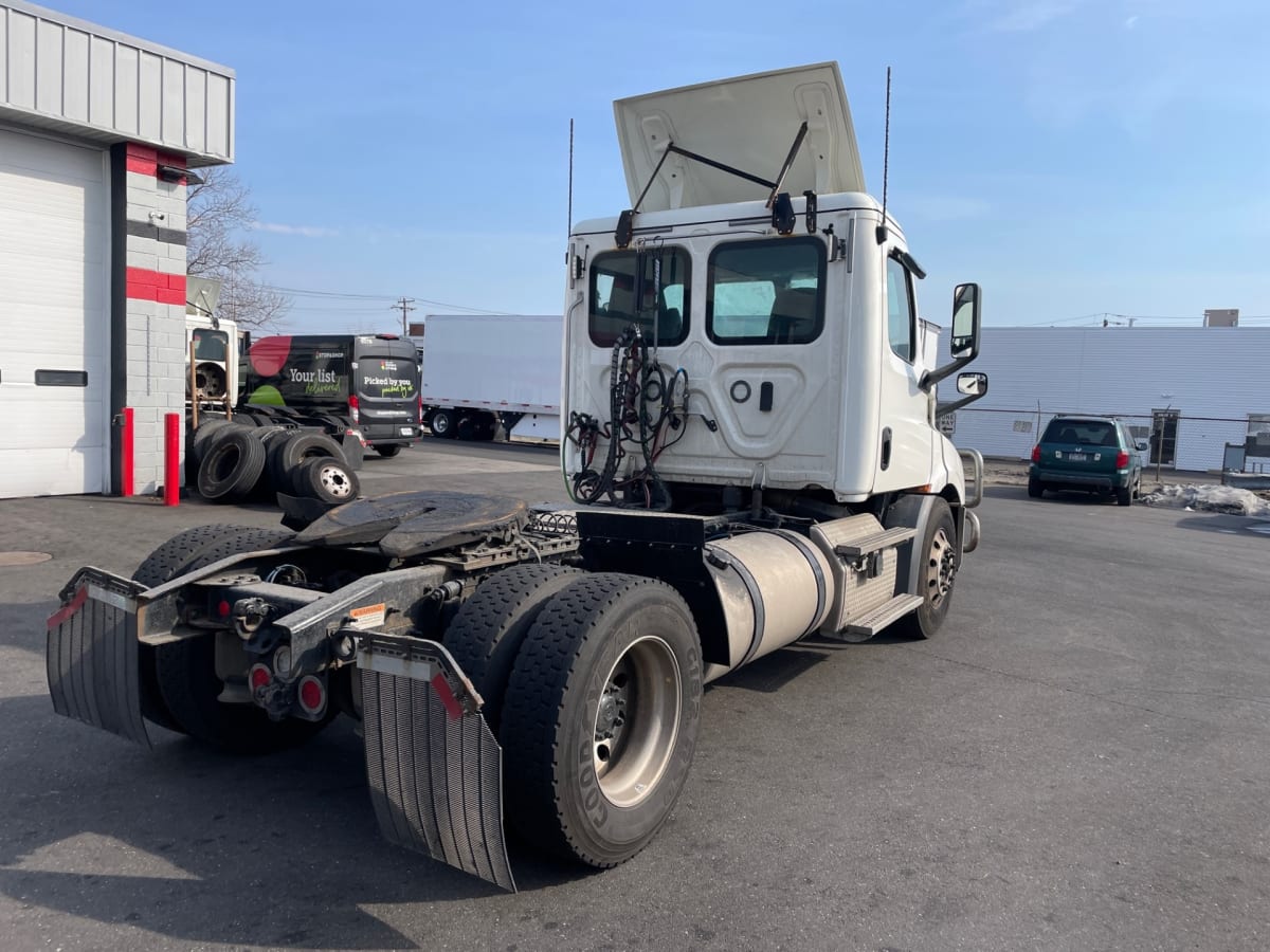 2019 Freightliner/Mercedes NEW CASCADIA 116 270085