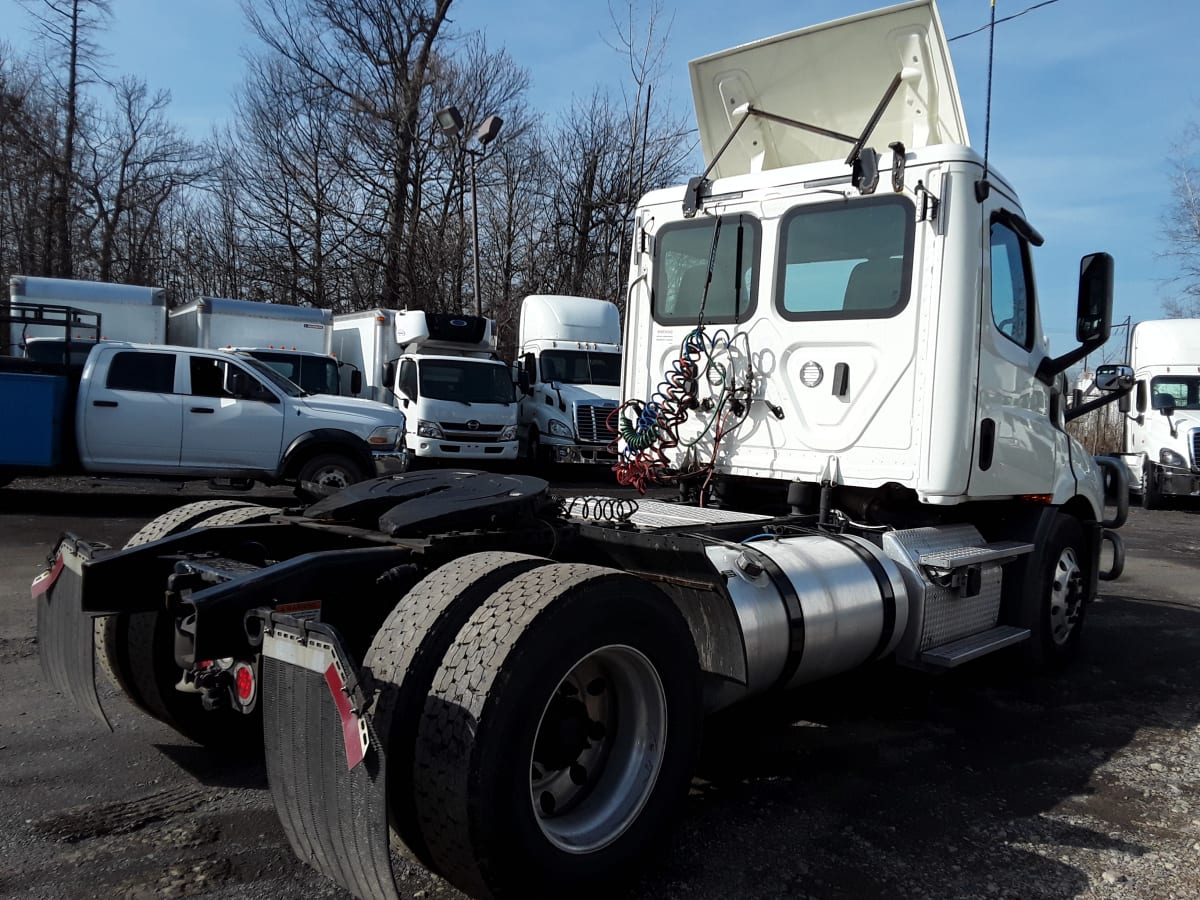 2019 Freightliner/Mercedes NEW CASCADIA 116 270086