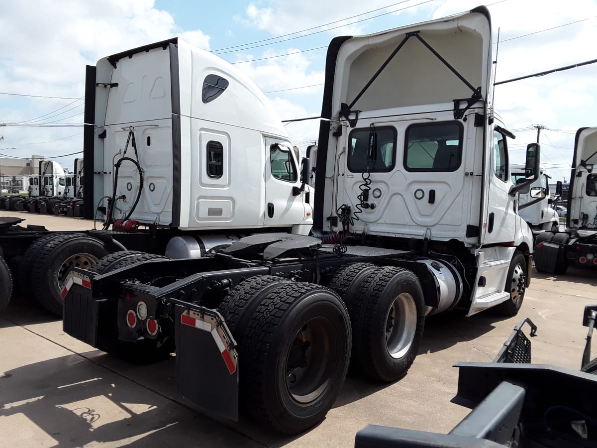 2019 Freightliner/Mercedes NEW CASCADIA 116 270095