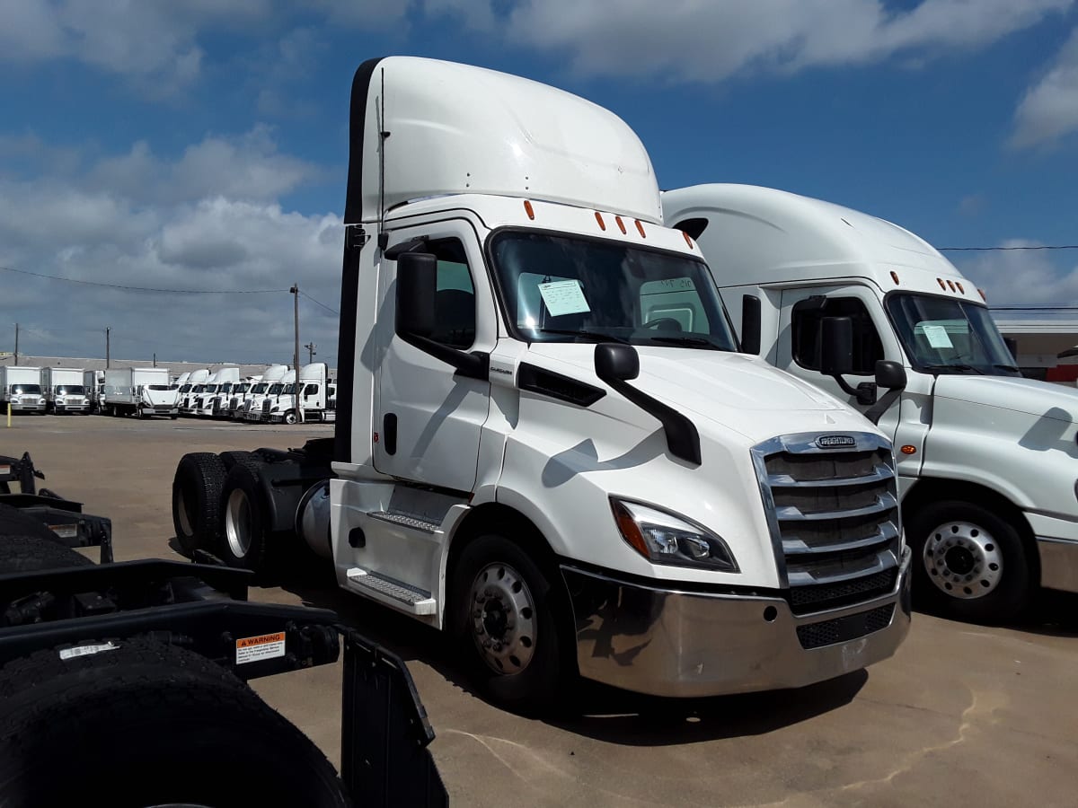 2019 Freightliner/Mercedes NEW CASCADIA 116 270095