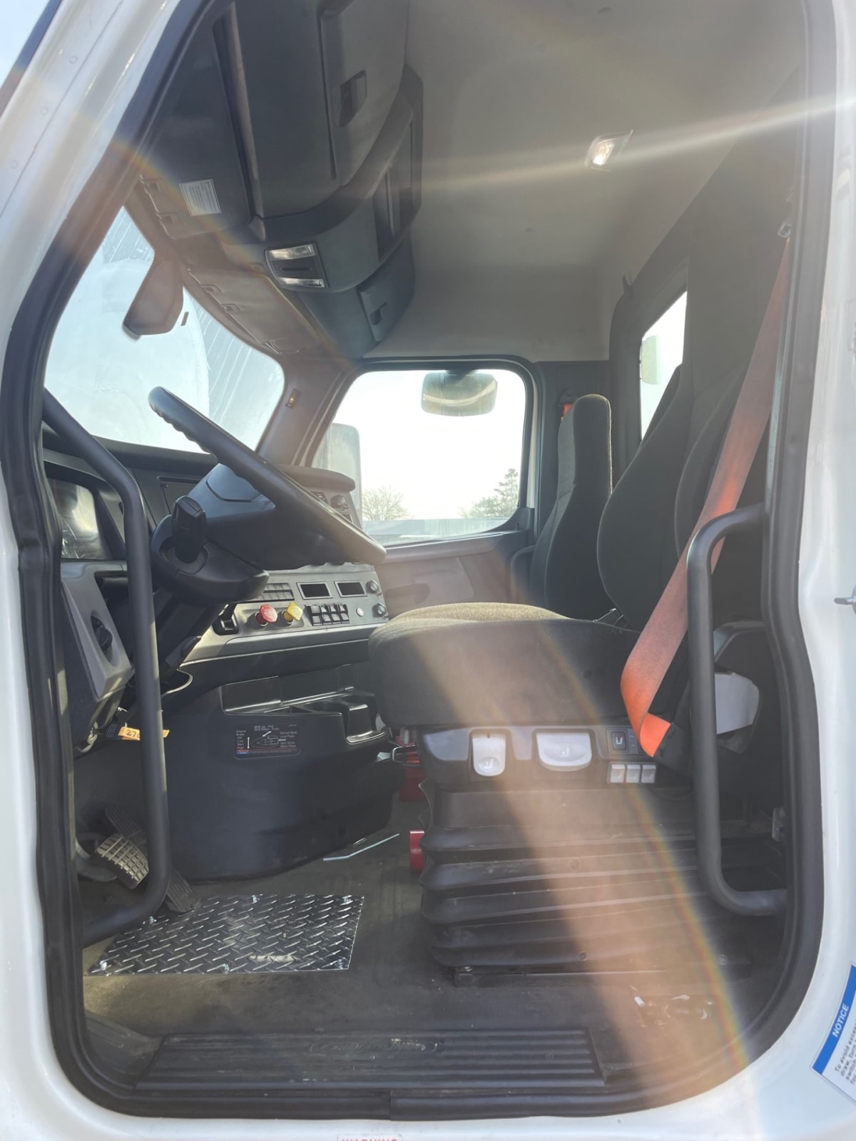 2019 Freightliner/Mercedes NEW CASCADIA 116 270099