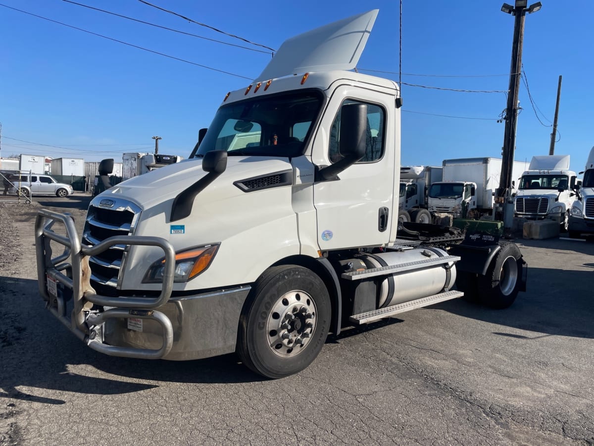 2019 Freightliner/Mercedes NEW CASCADIA 116 270102