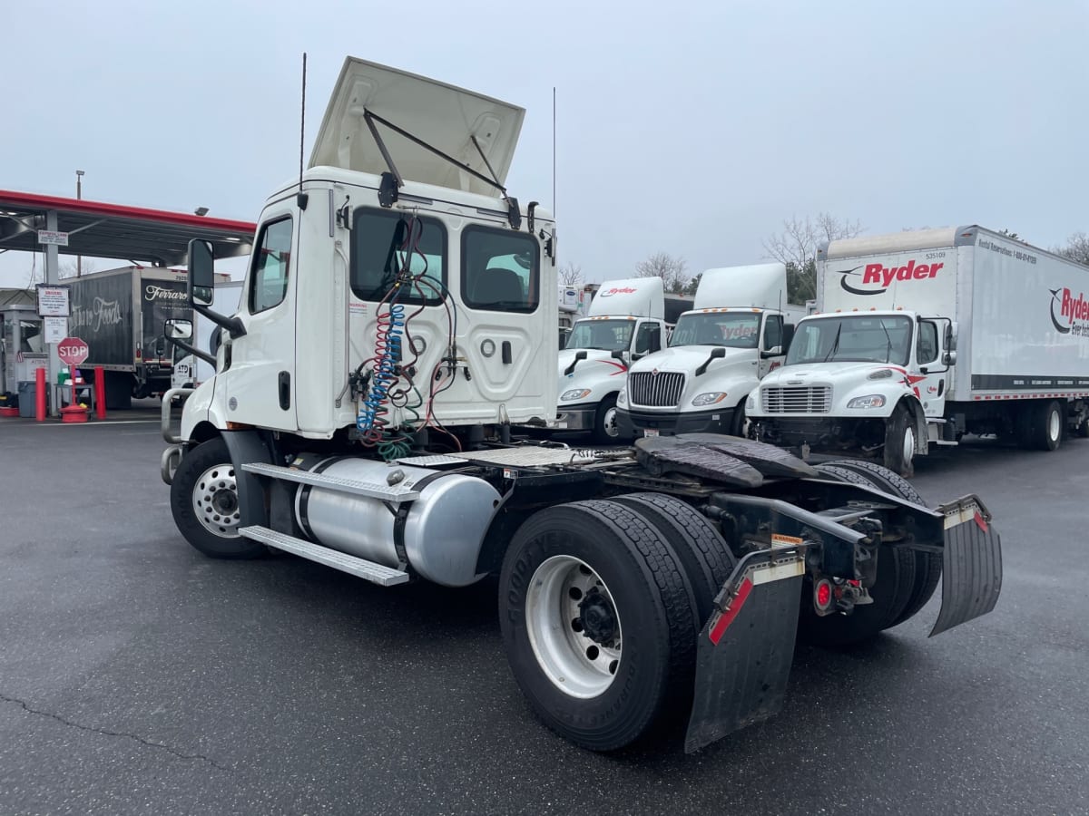 2019 Freightliner/Mercedes NEW CASCADIA 116 270104