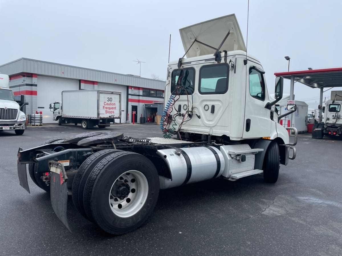 2019 Freightliner/Mercedes NEW CASCADIA 116 270104