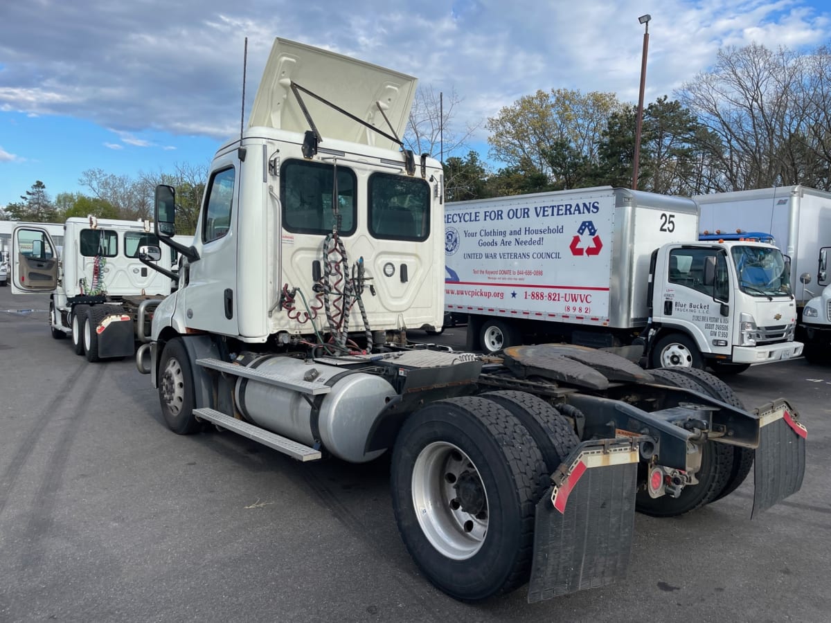 2019 Freightliner/Mercedes NEW CASCADIA 116 270105