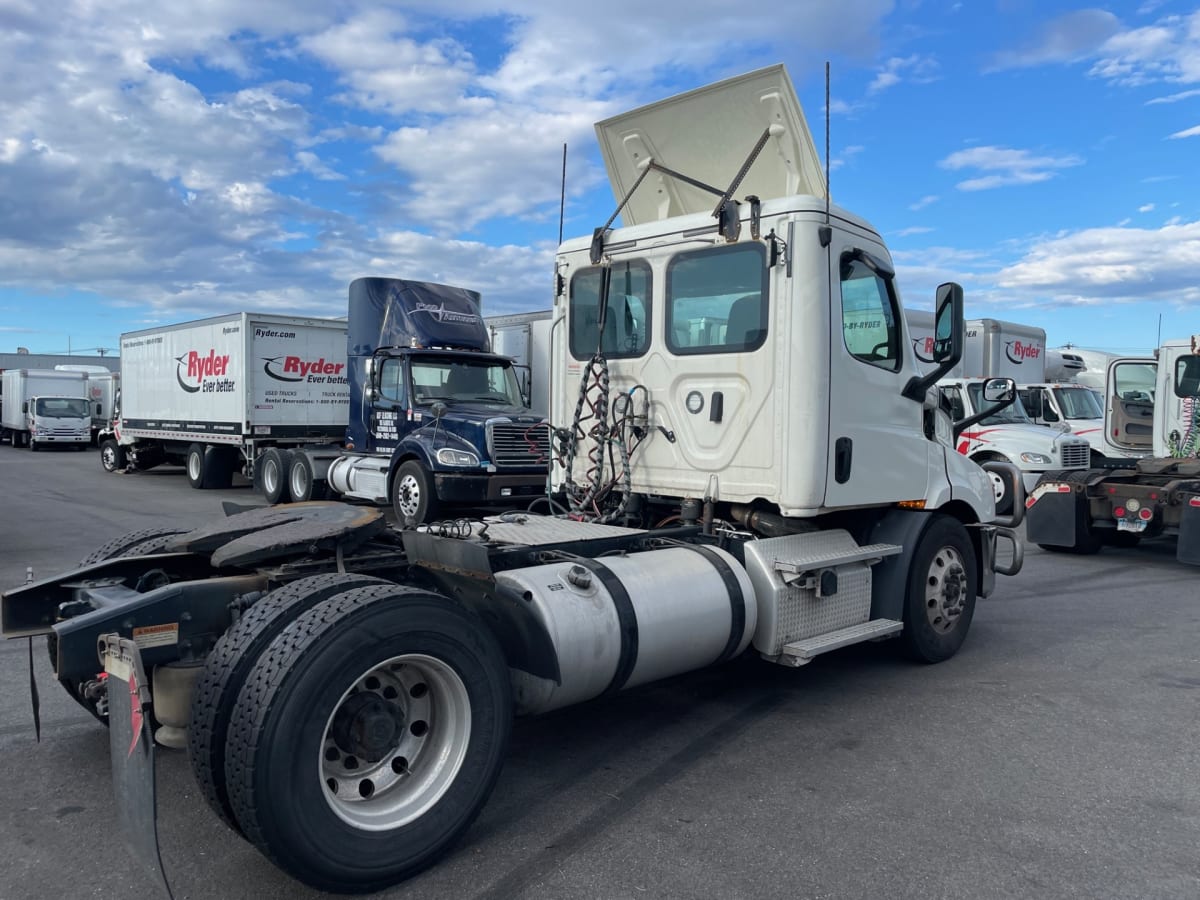 2019 Freightliner/Mercedes NEW CASCADIA 116 270105