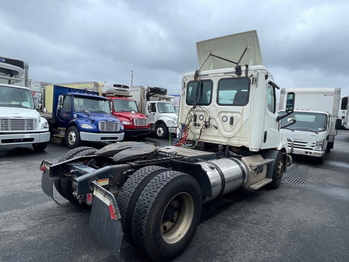 2019 Freightliner/Mercedes NEW CASCADIA 116 270106