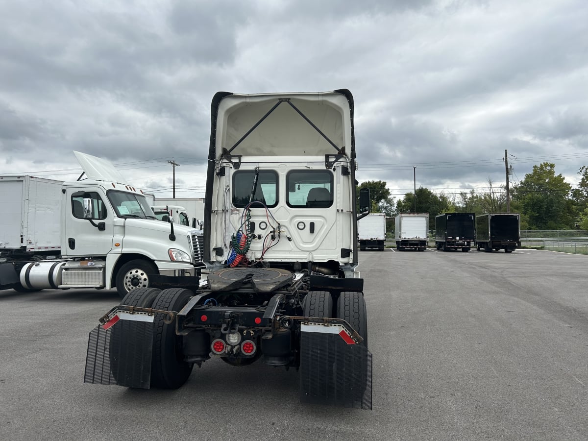 2019 Freightliner/Mercedes NEW CASCADIA 116 270115