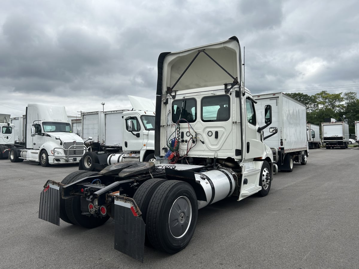 2019 Freightliner/Mercedes NEW CASCADIA 116 270115