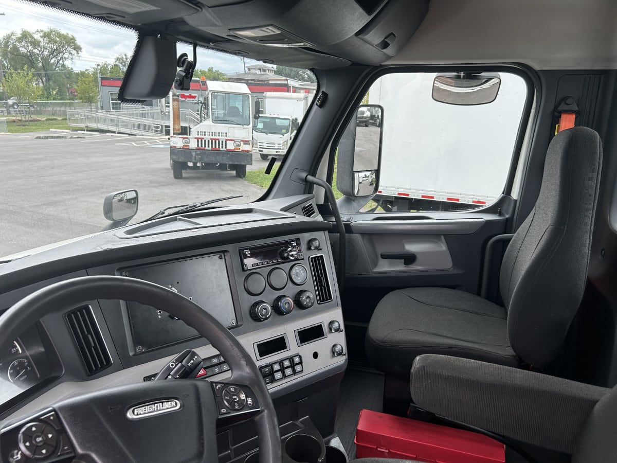 2019 Freightliner/Mercedes NEW CASCADIA 116 270115