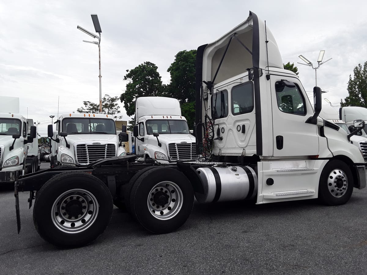 2019 Freightliner/Mercedes NEW CASCADIA PX12664 270150