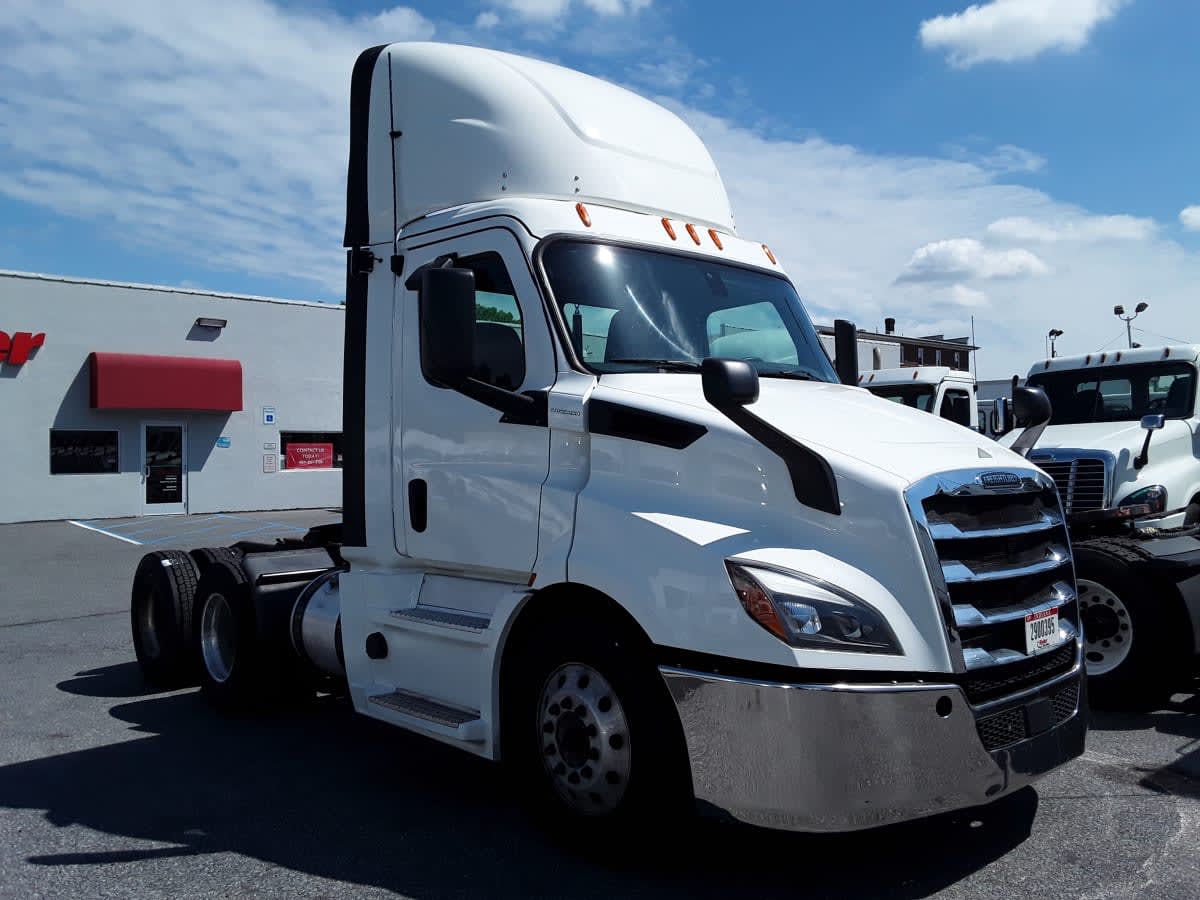 2019 Freightliner NEW CASCADIA 116 270155