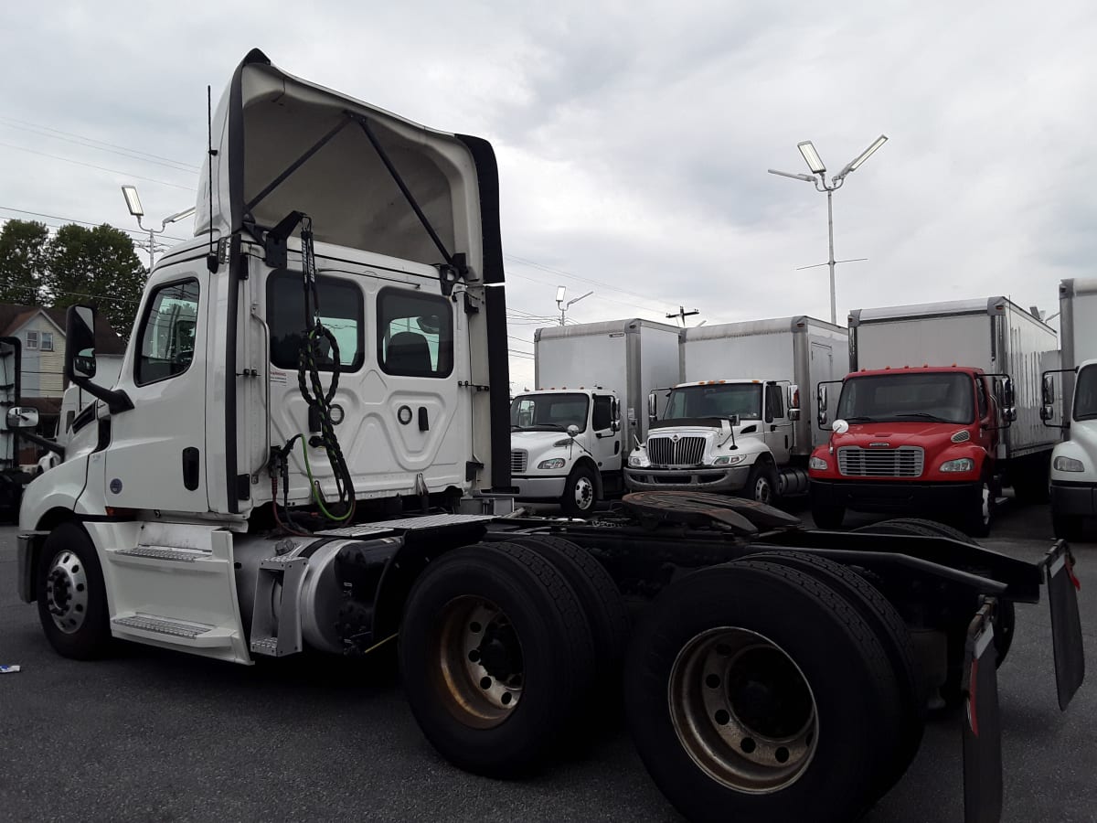 2020 Freightliner/Mercedes NEW CASCADIA PX12664 270157