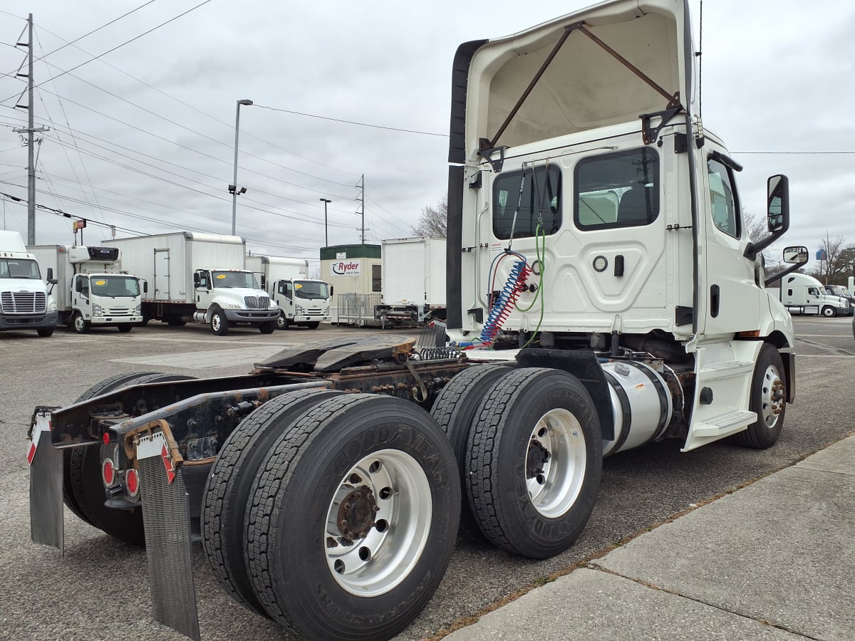 2020 Freightliner/Mercedes NEW CASCADIA 116 270243