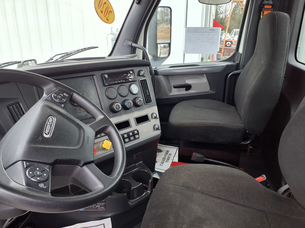 2020 Freightliner/Mercedes NEW CASCADIA 116 270243