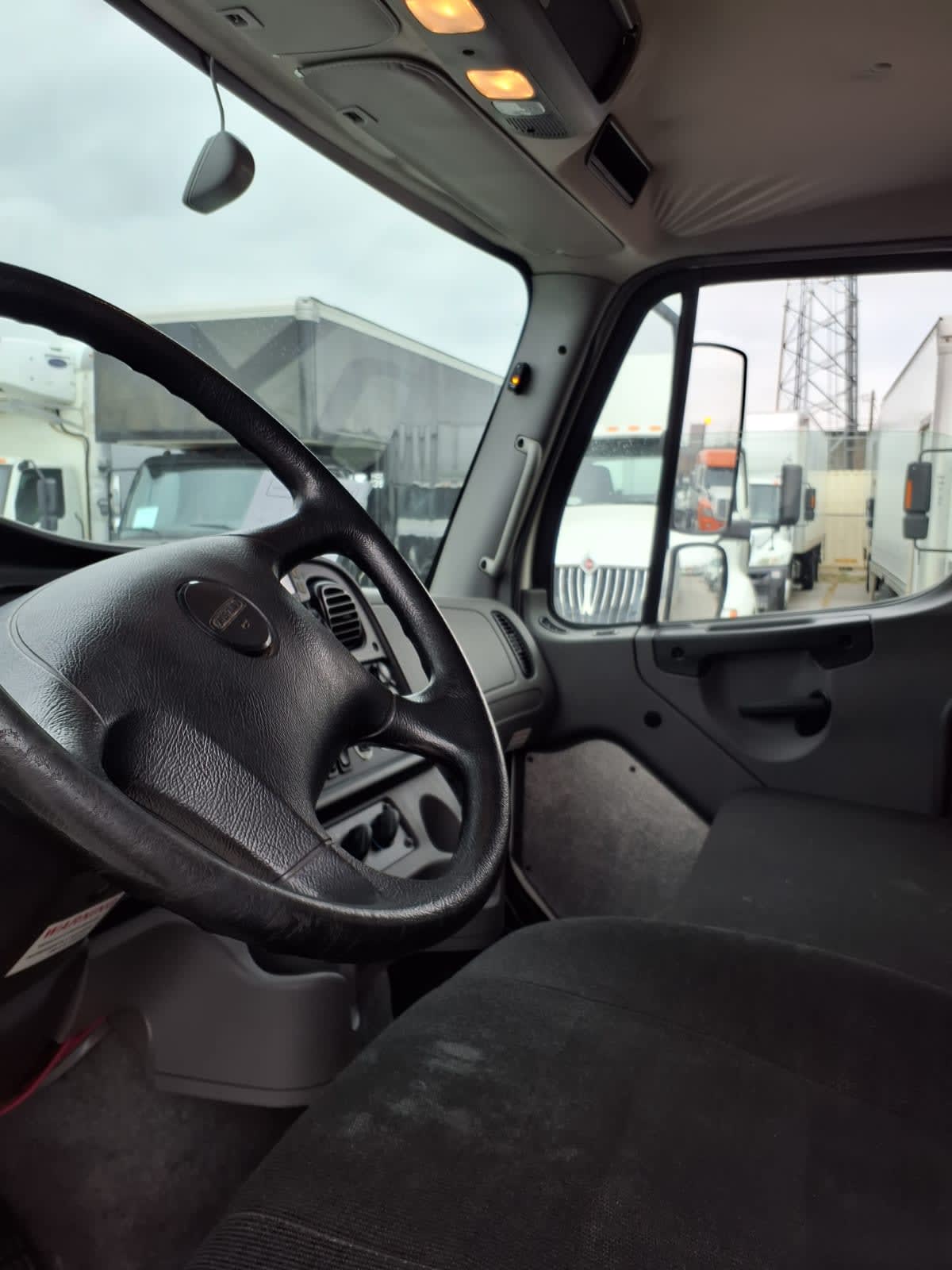 2020 Freightliner/Mercedes M2 106 270290