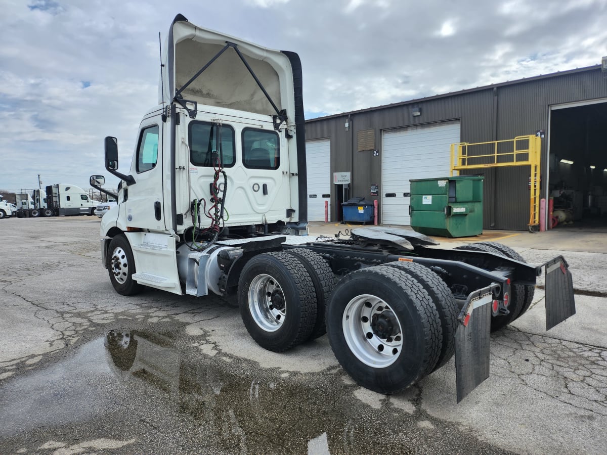 2020 Freightliner/Mercedes NEW CASCADIA 116 270295