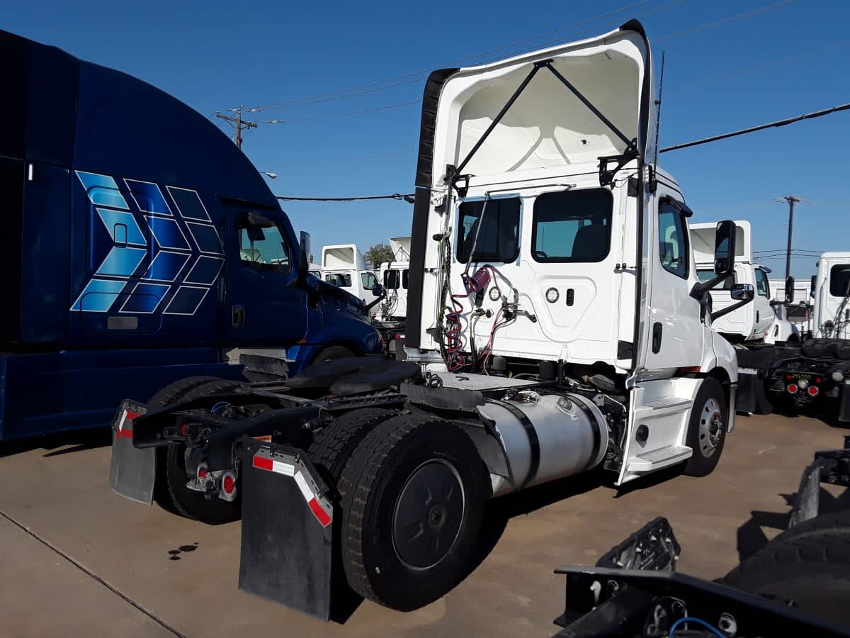 2020 Freightliner/Mercedes NEW CASCADIA 116 270303