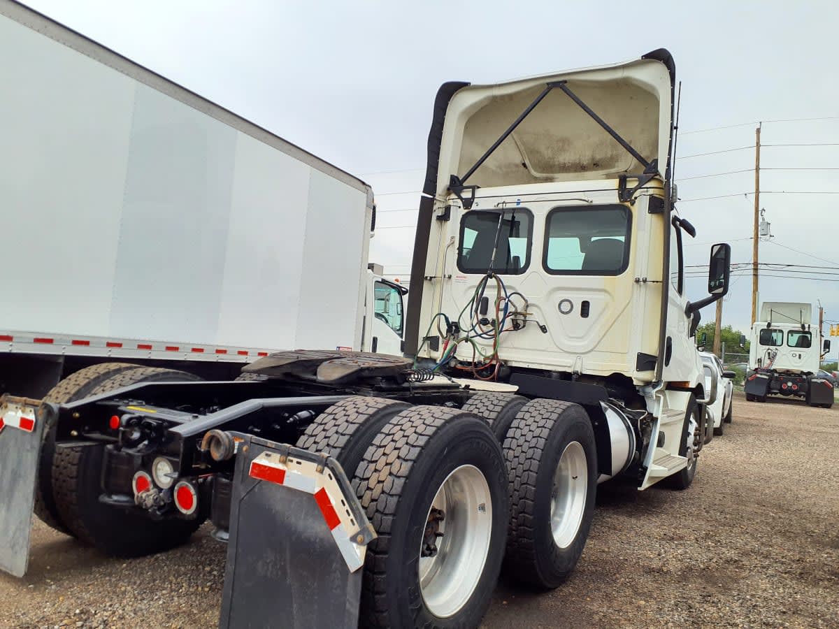2020 Freightliner/Mercedes NEW CASCADIA 116 270305