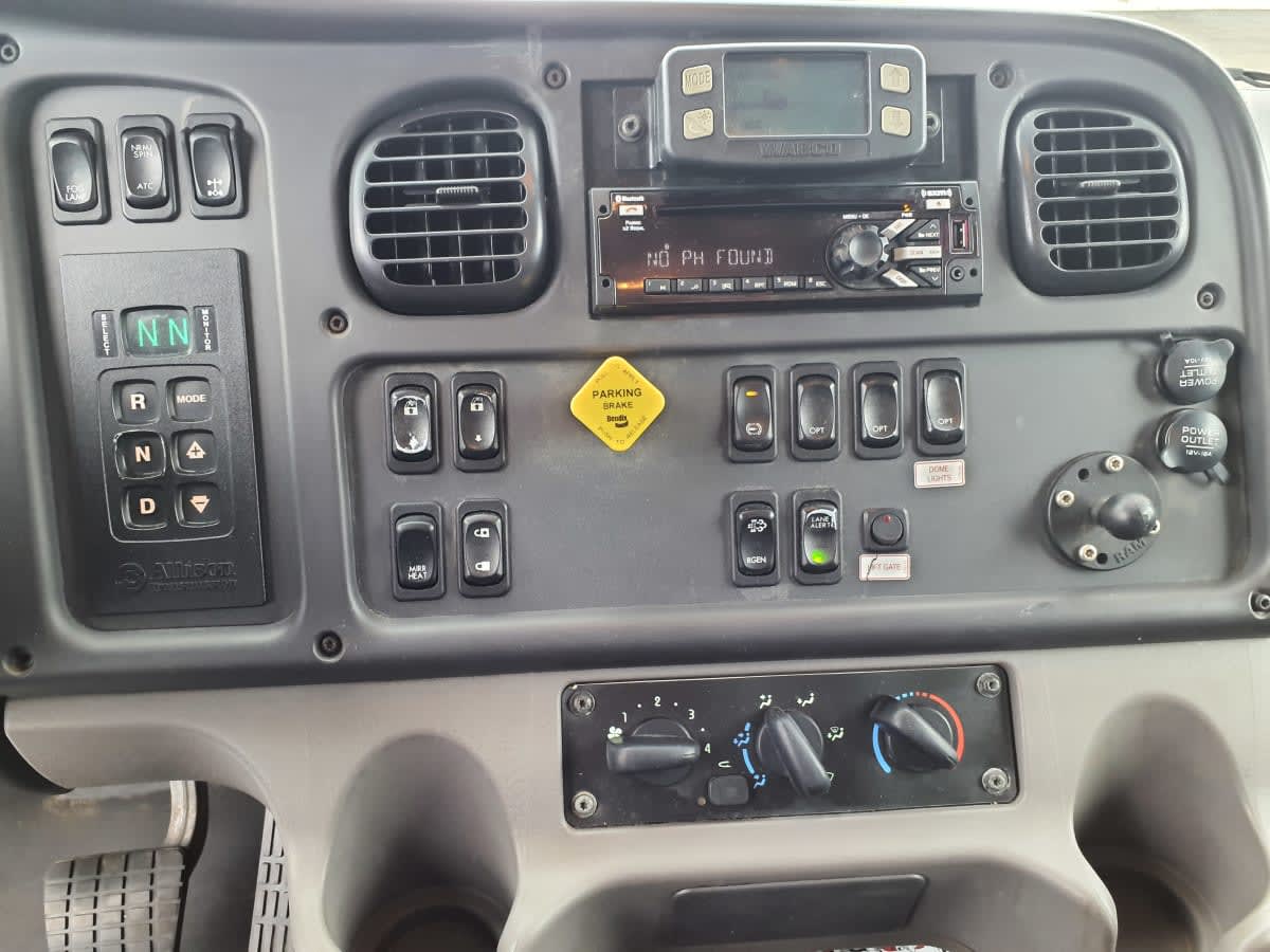 2020 Freightliner/Mercedes M2 106 270406