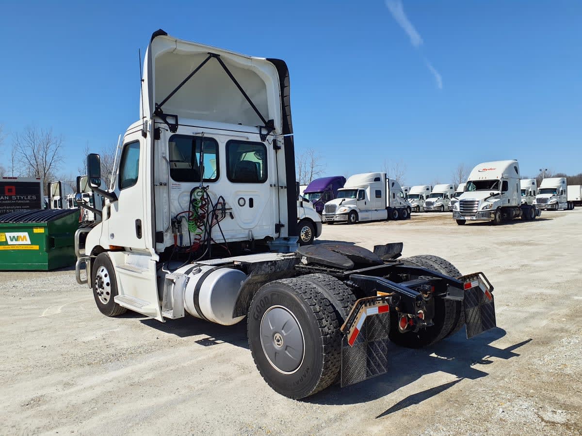 2020 Freightliner/Mercedes NEW CASCADIA 116 270411