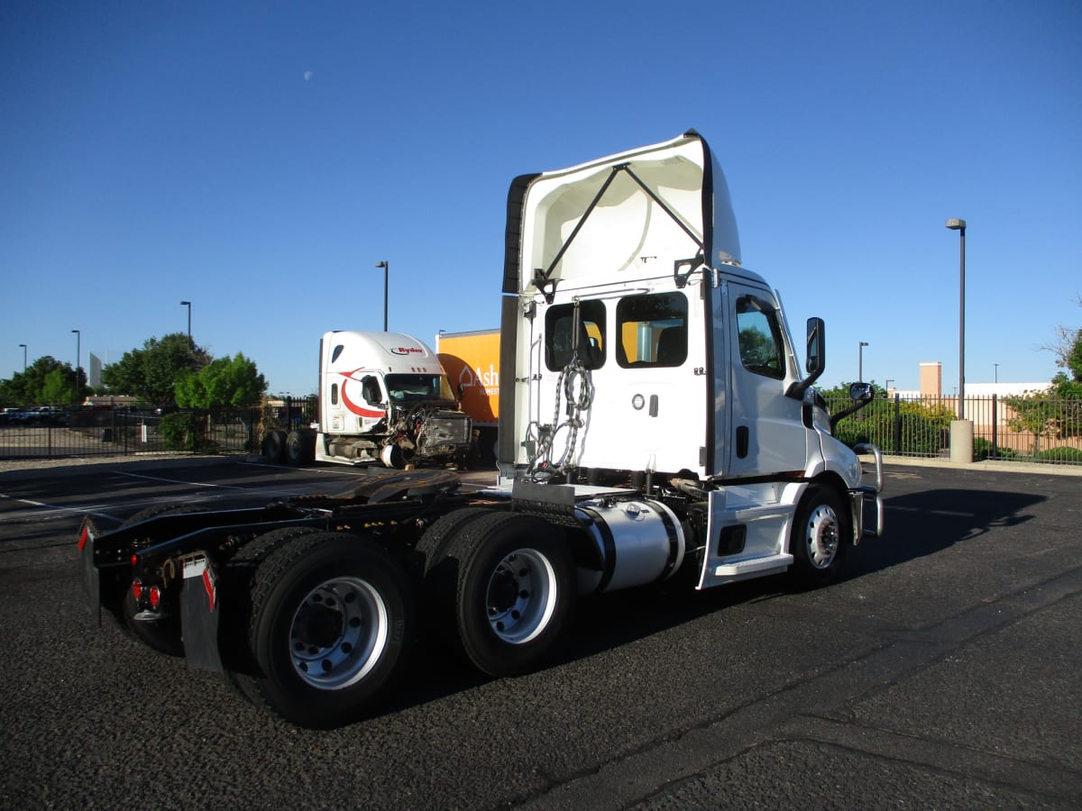 2020 Freightliner/Mercedes CASCADIA PX11664ST 270415