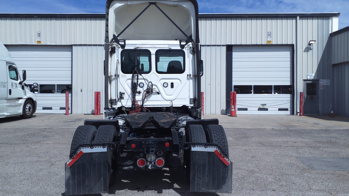 2021 Freightliner/Mercedes CASCADIA PX11642ST 270418