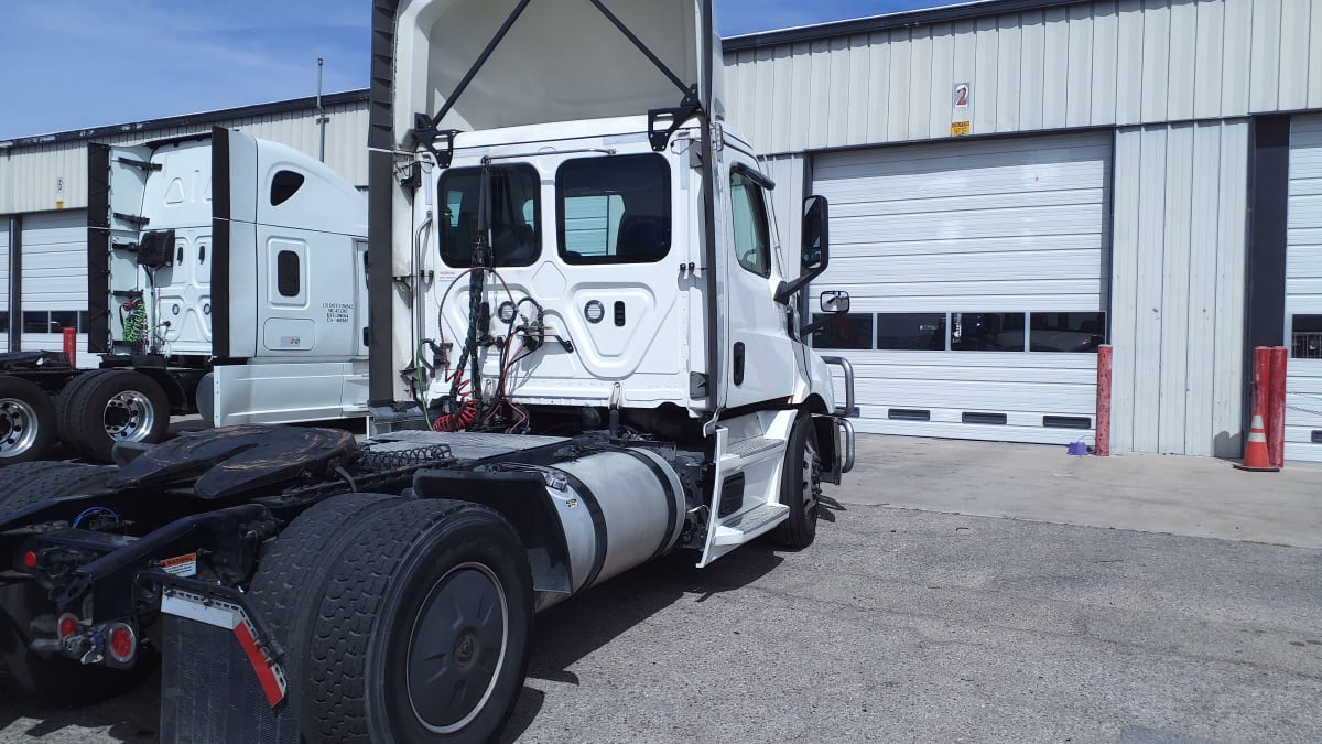 2021 Freightliner/Mercedes CASCADIA PX11642ST 270418