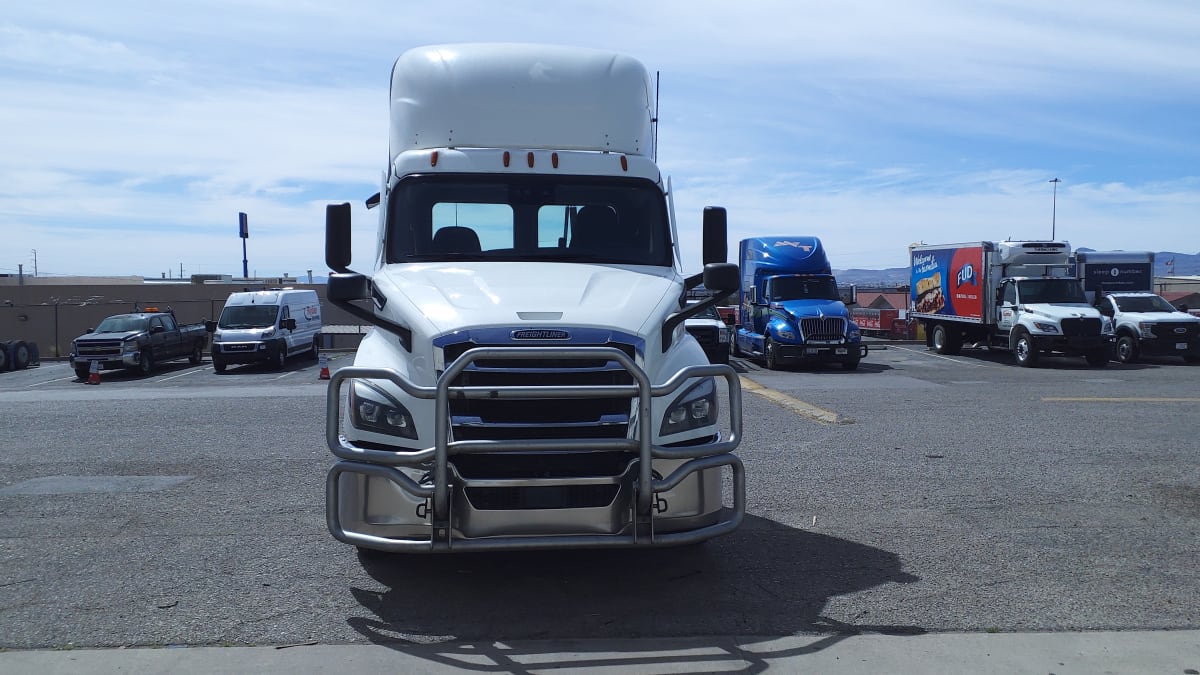 2021 Freightliner/Mercedes CASCADIA PX11642ST 270418