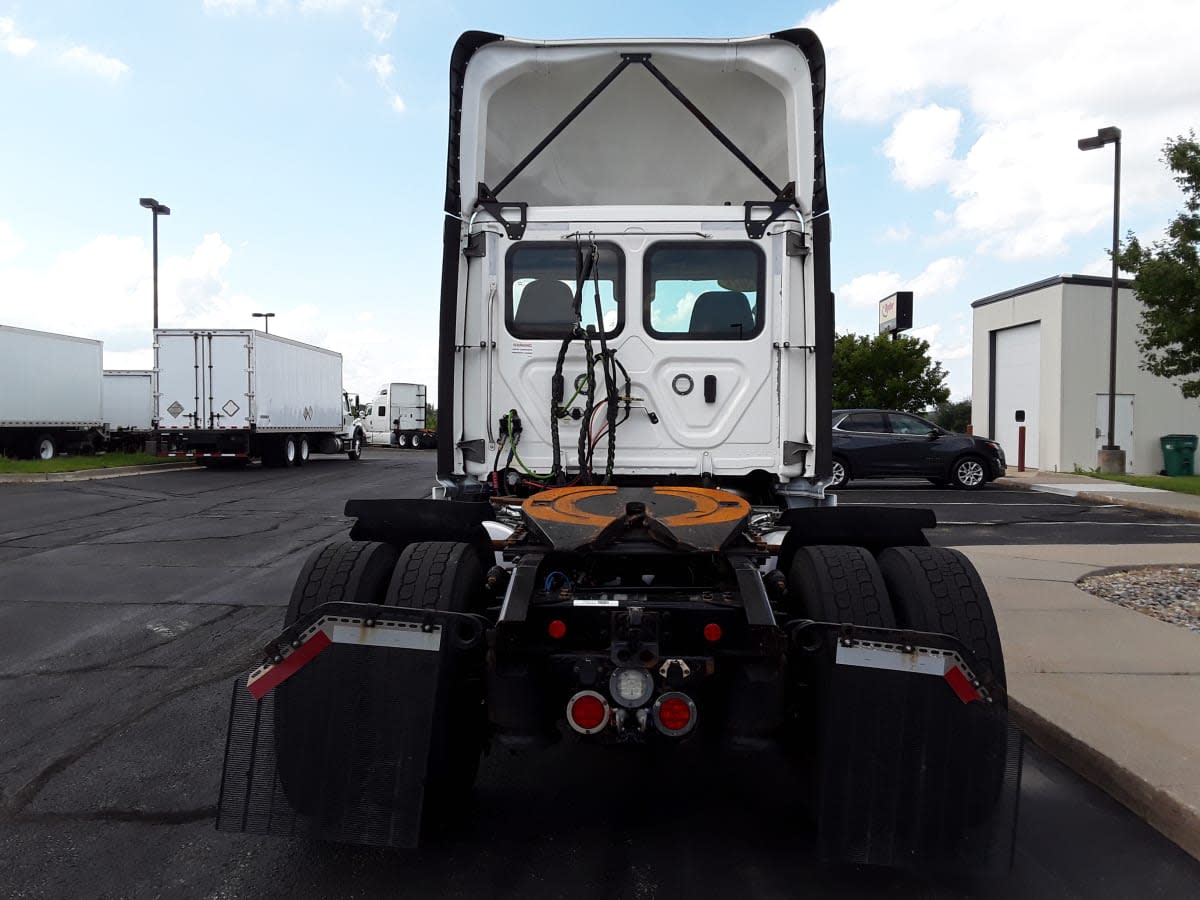 2021 Freightliner Cascadia in Altoona, IA — photo 5