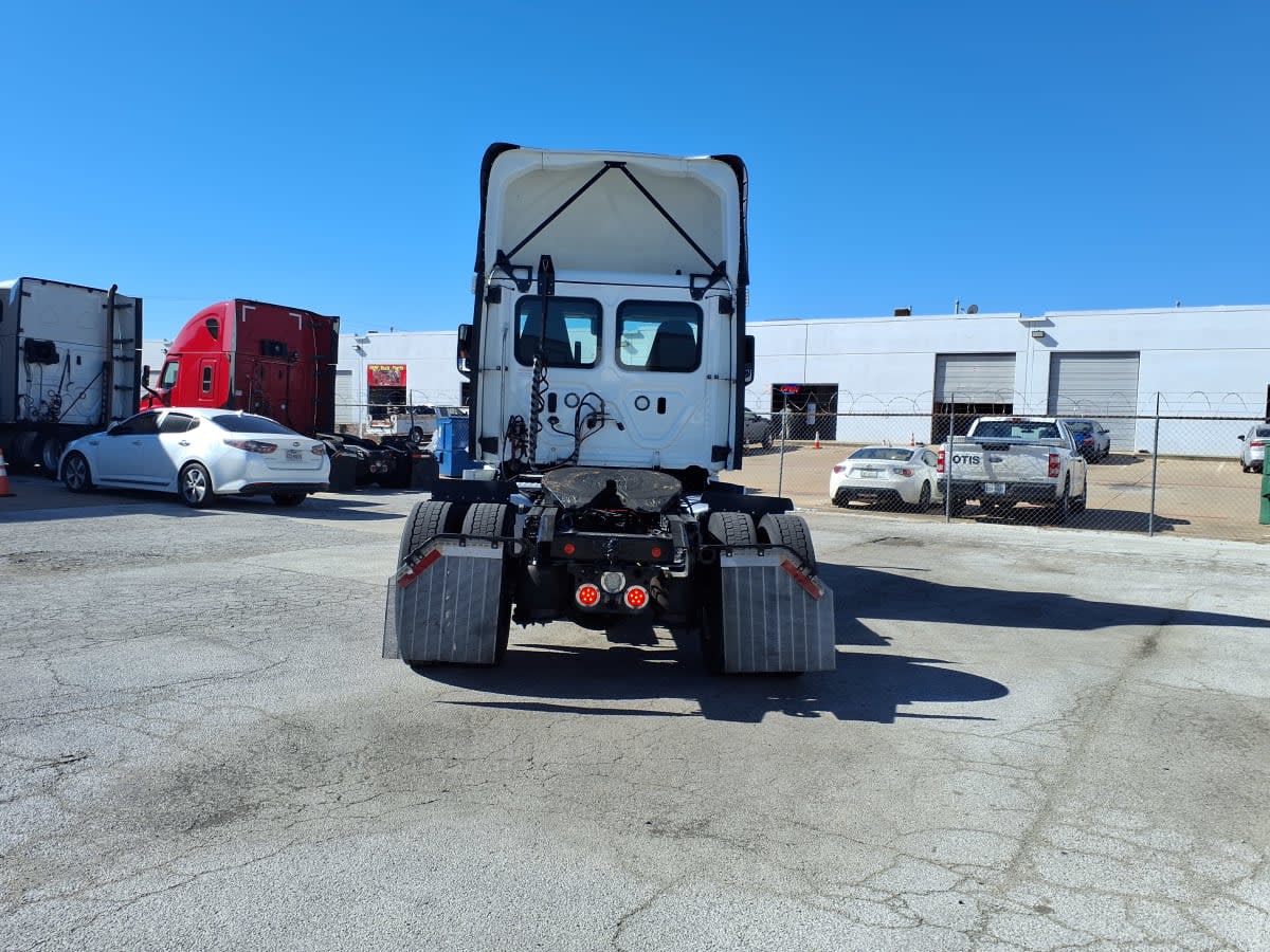 2022 Freightliner - image 5