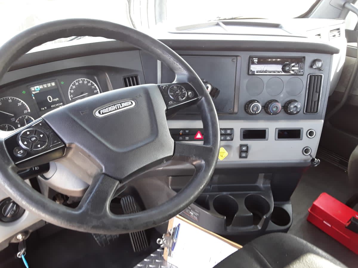 2020 Freightliner/Mercedes NEW CASCADIA 126 271023