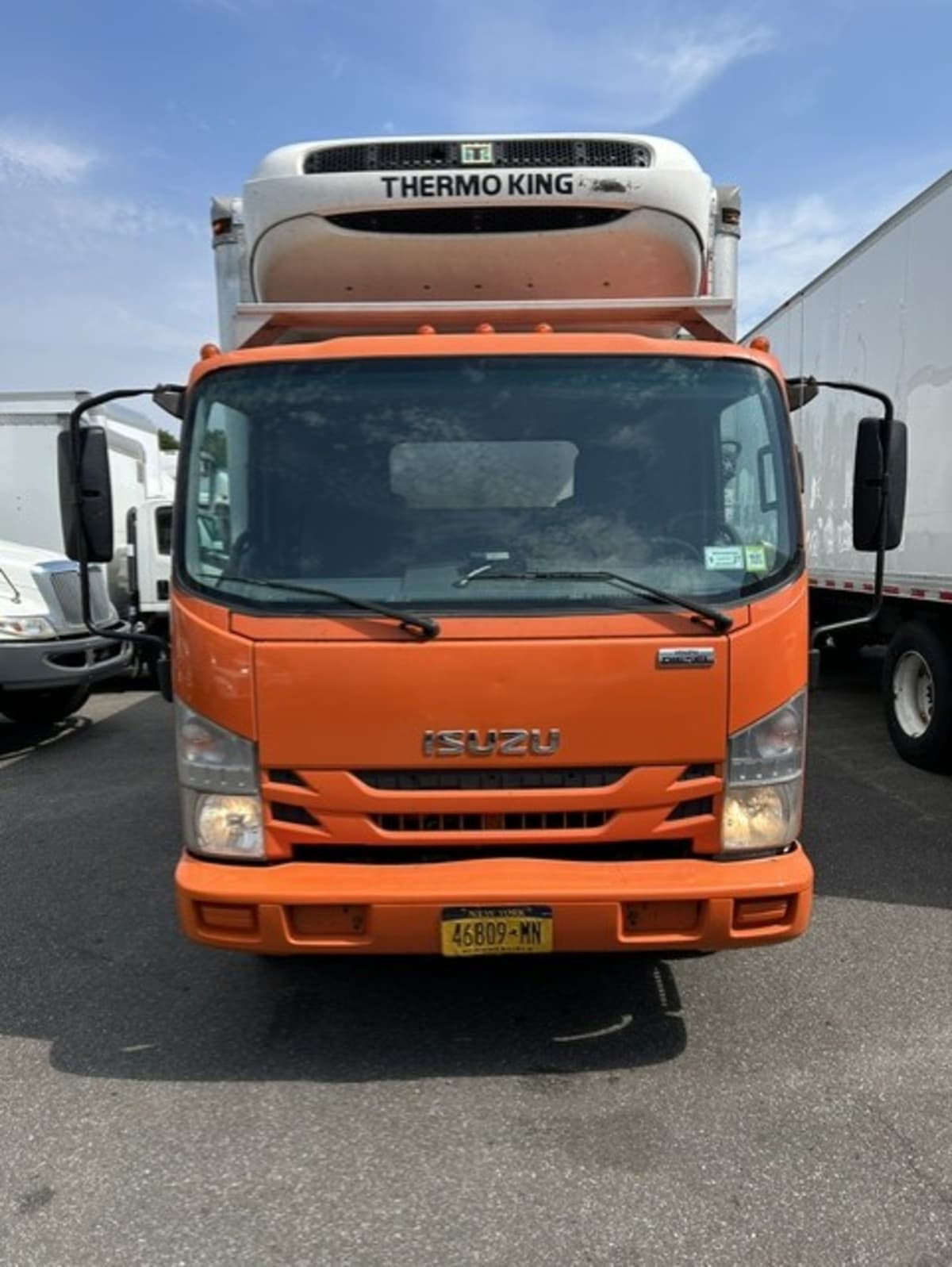 2020 Isuzu NQR in Farmingdale, NY — photo 2