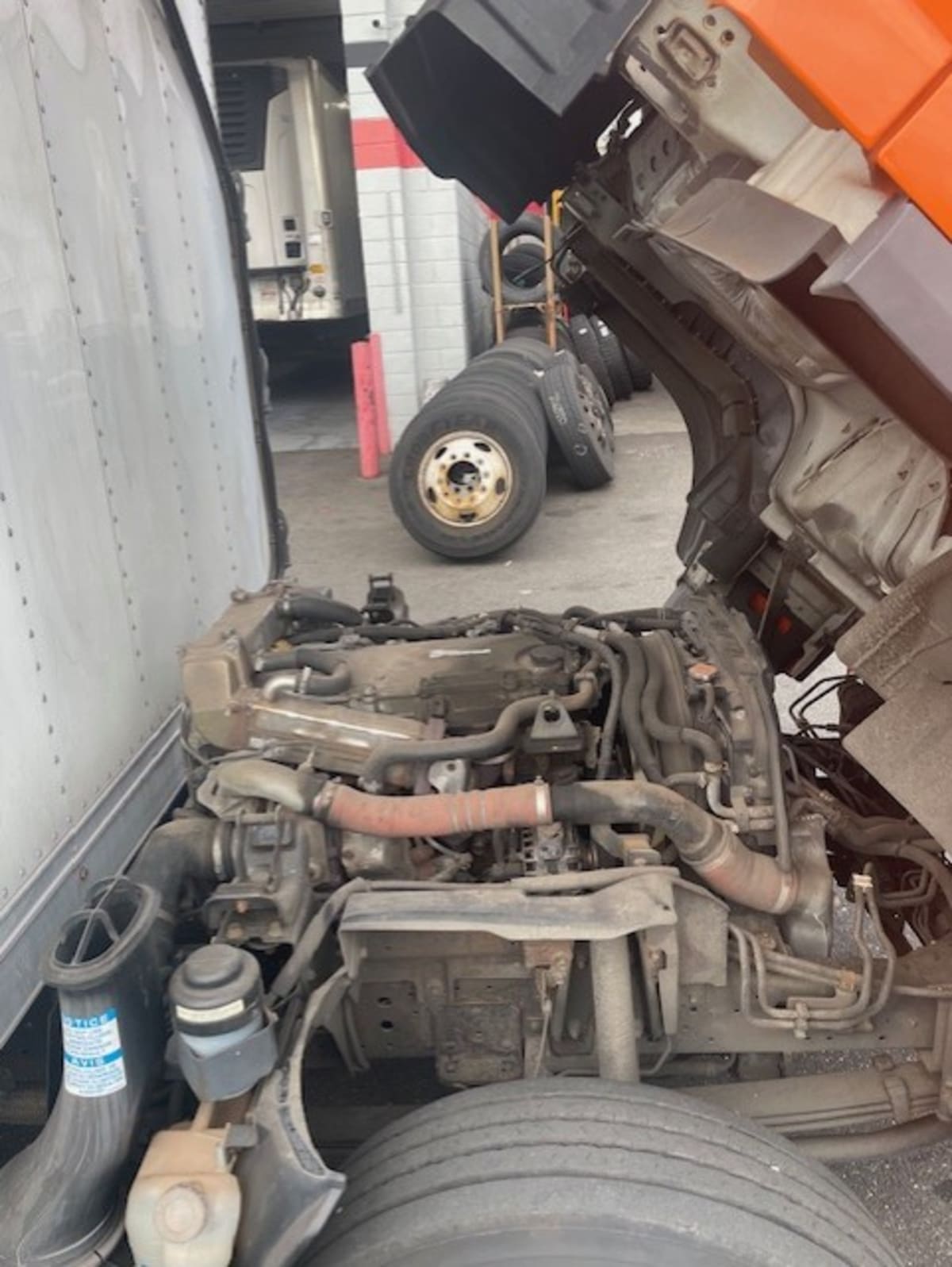 2020 Isuzu NQR - image 13