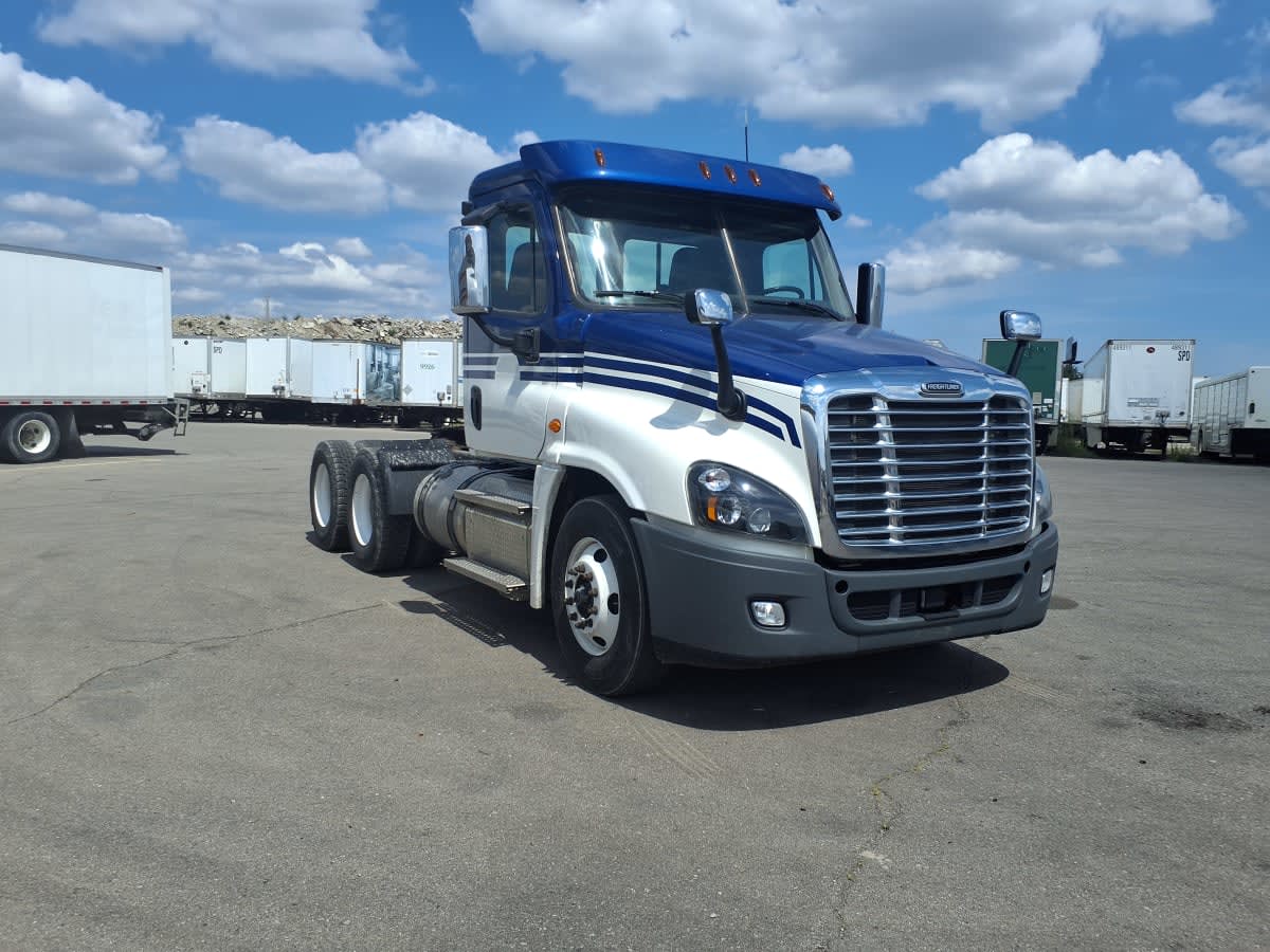 2020 Freightliner Cascadia in Taylor, MI — photo 3