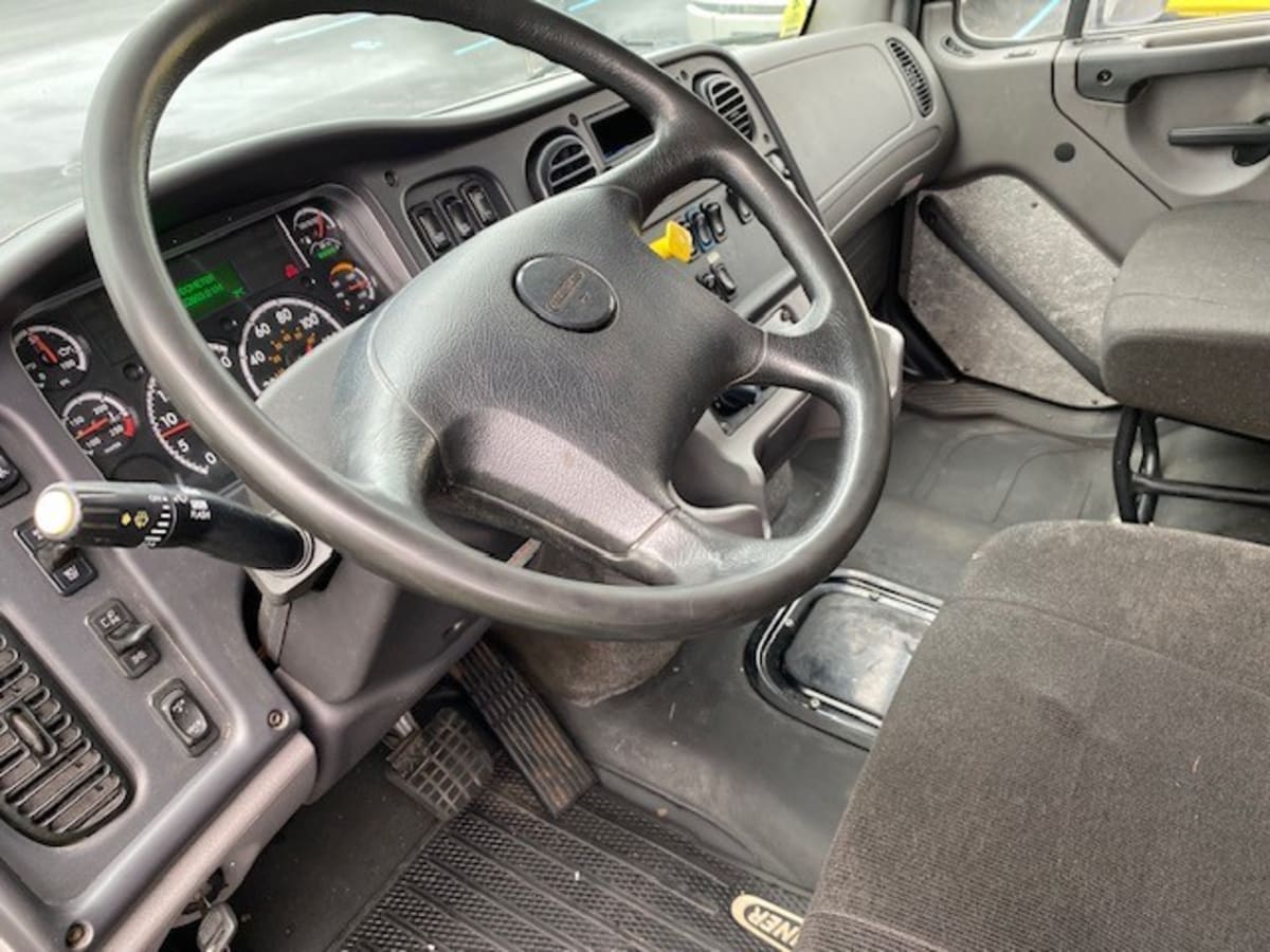 2020 Freightliner/Mercedes M2 106 271504