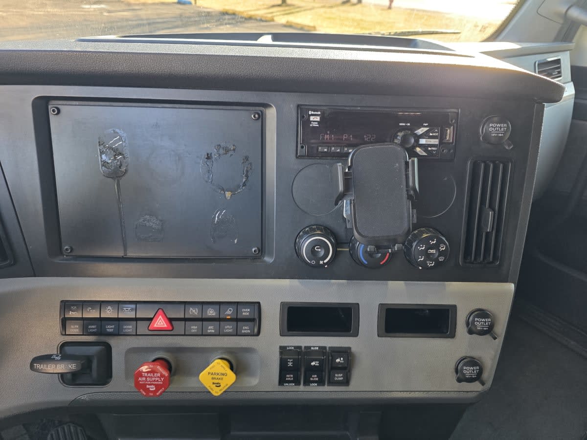 2020 Freightliner - image 12