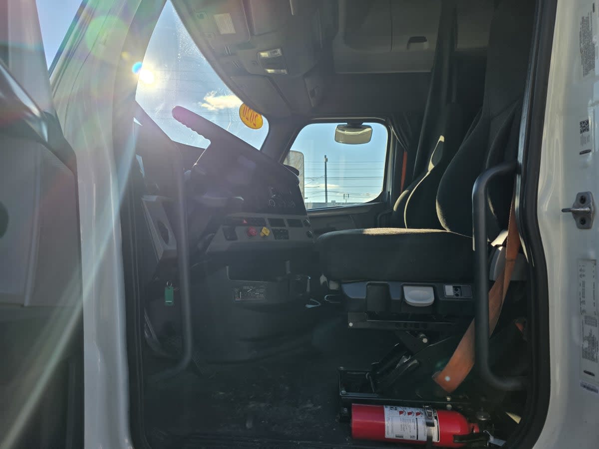 2020 Freightliner - image 7