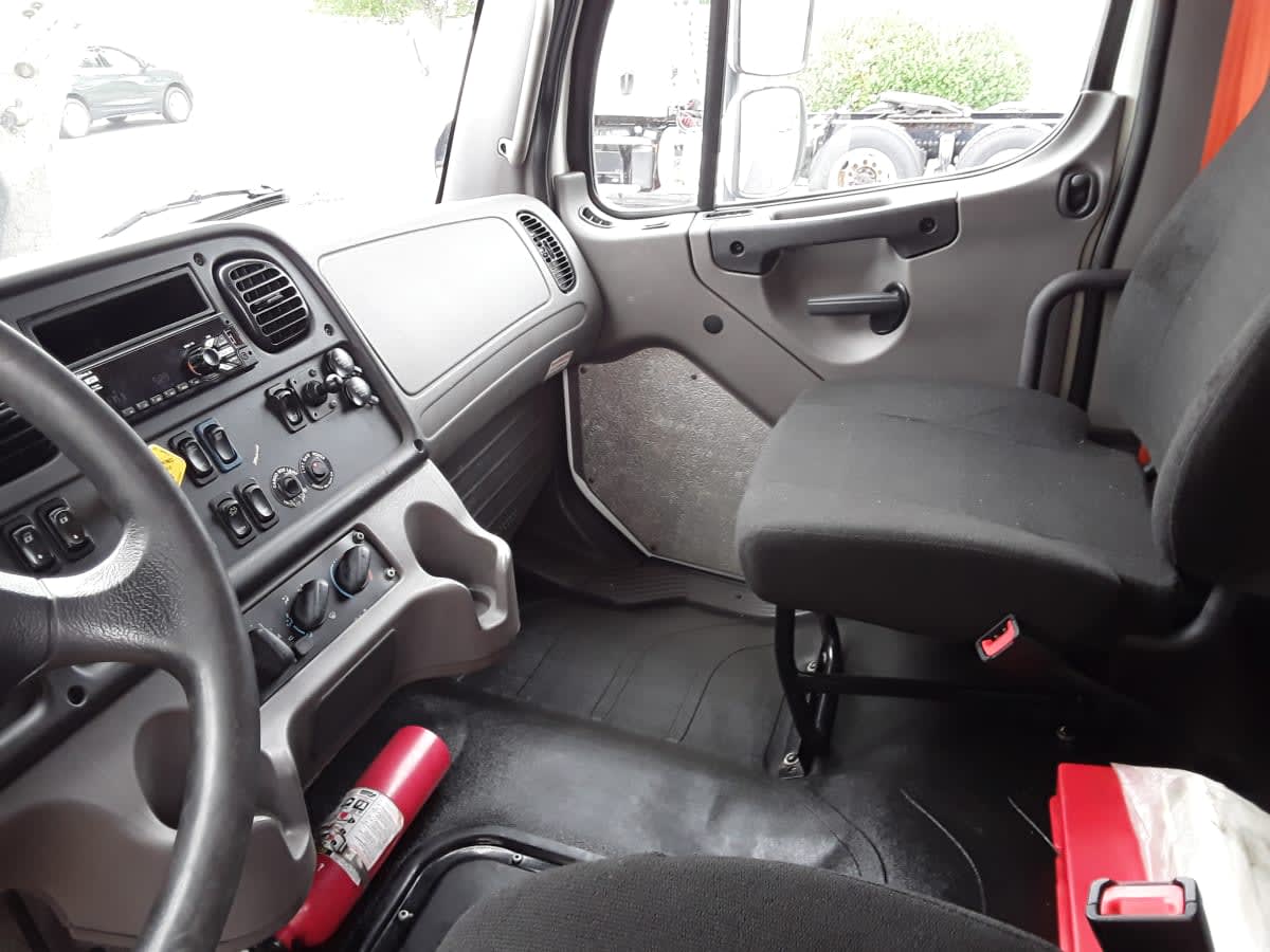 2020 Freightliner M2 106 271836