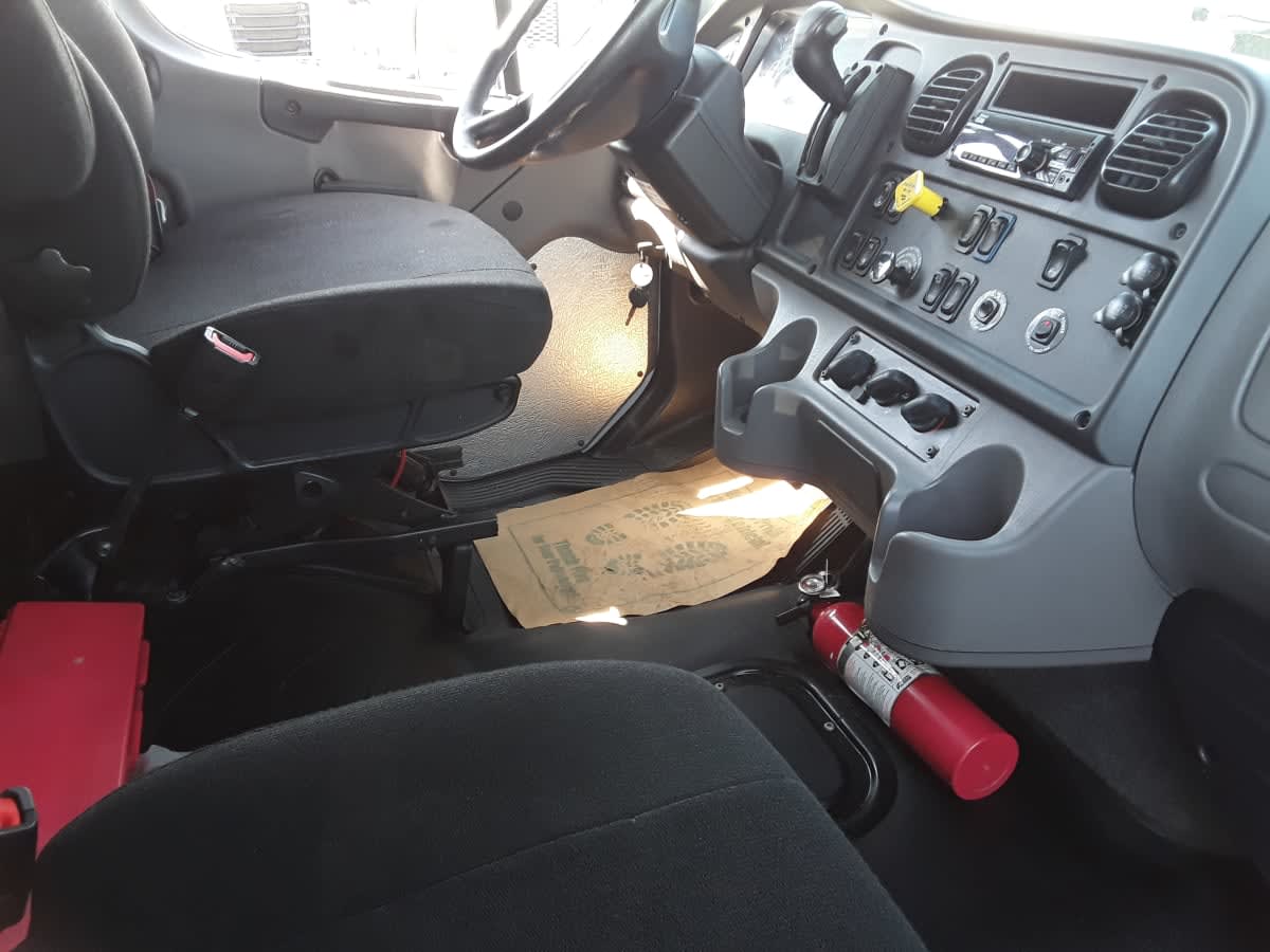 2020 Freightliner M2 106 271840