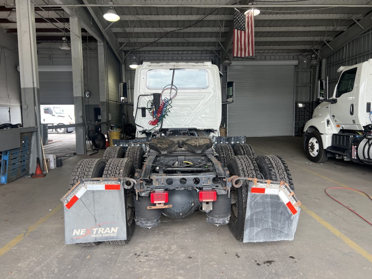 2020 Navistar International LT625 DAYCAB T/A 271854