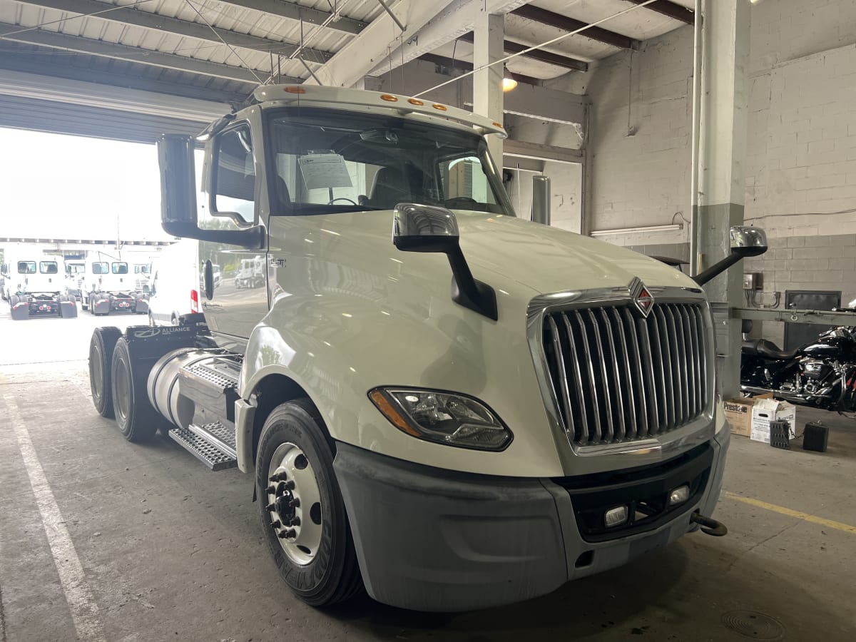 2020 Navistar International LT625 DAYCAB T/A 271854