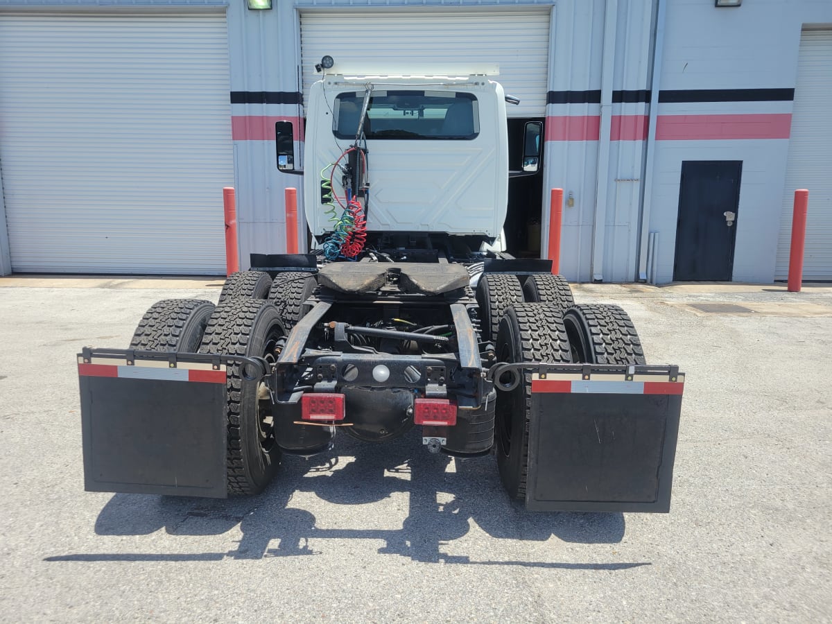 2020 Navistar International LT625 DAYCAB T/A 271857