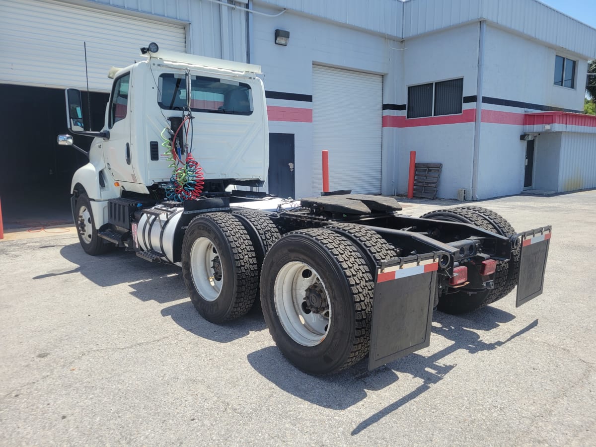 2020 Navistar International LT625 DAYCAB T/A 271857