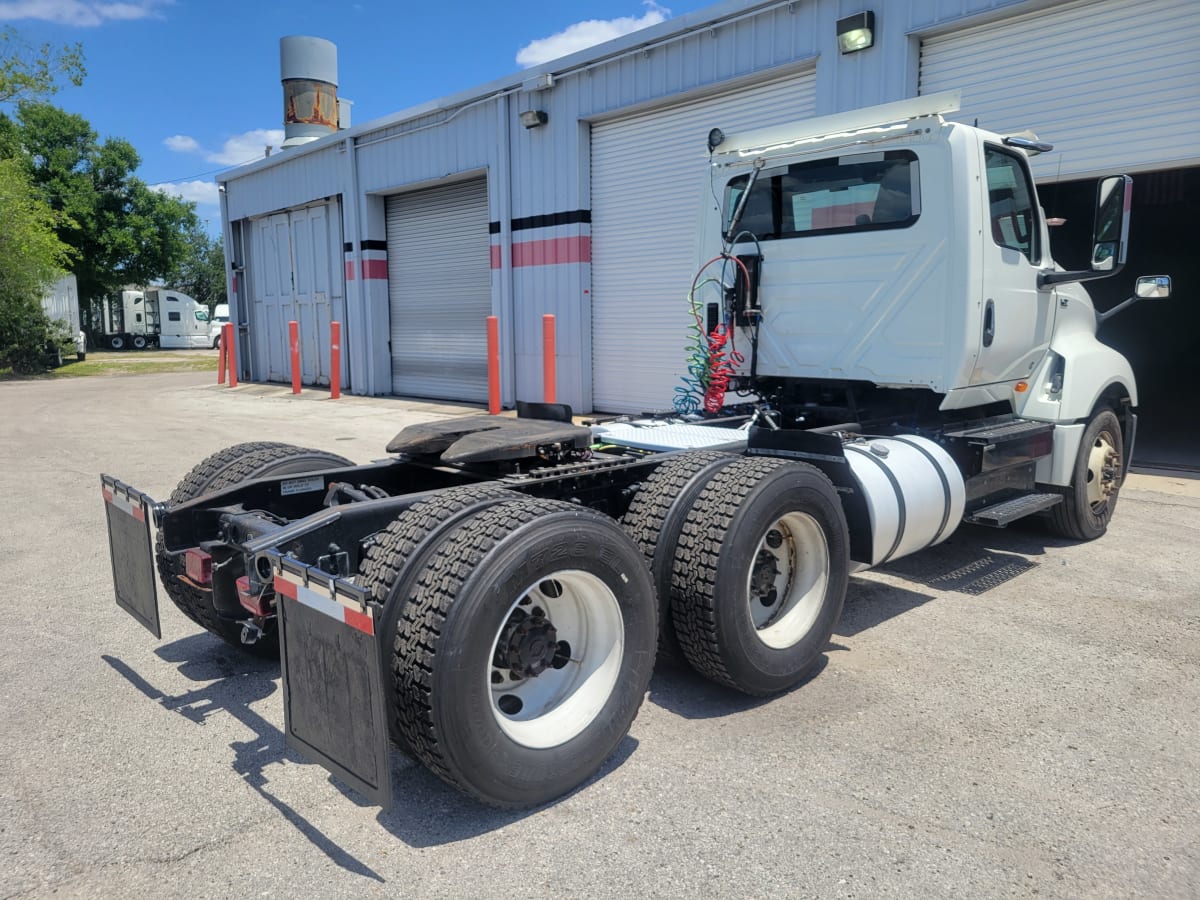 2020 Navistar International LT625 DAYCAB T/A 271857