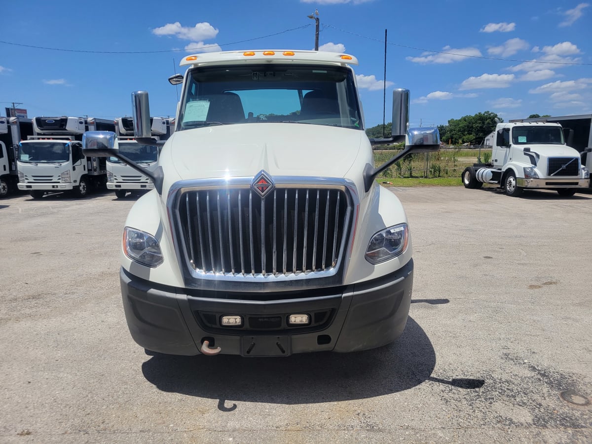 2020 Navistar International LT625 DAYCAB T/A 271857