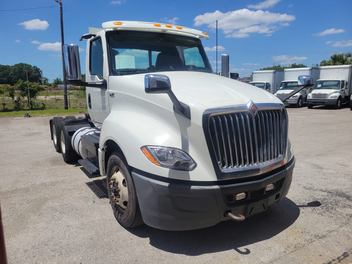 2020 Navistar International LT625 DAYCAB T/A 271857